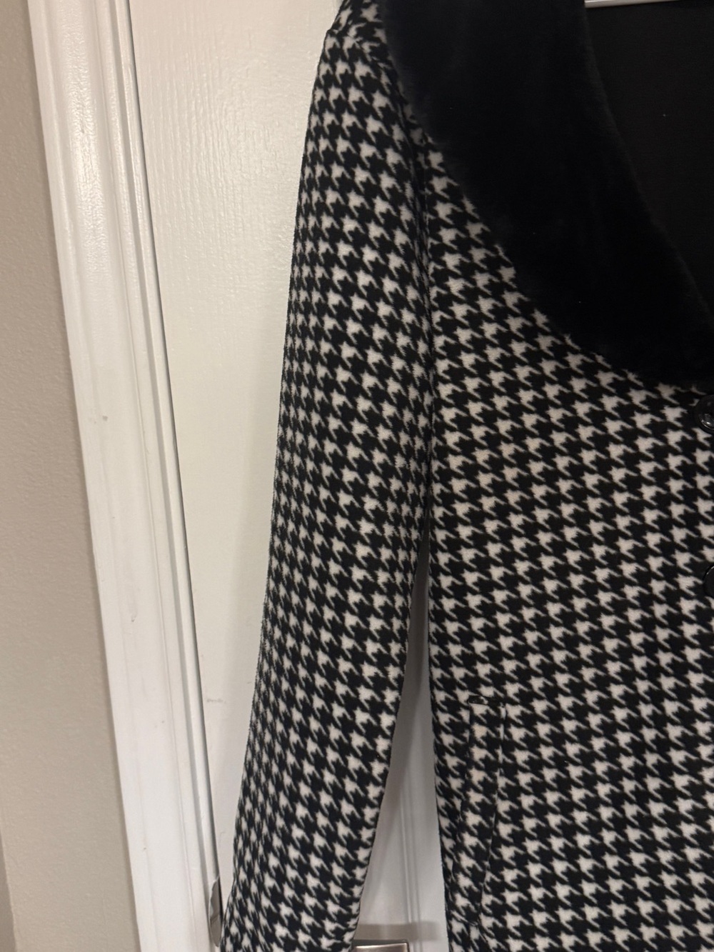 Black & White Houndstooth Coat with Faux Fur Collar - Picture 3 of 4
